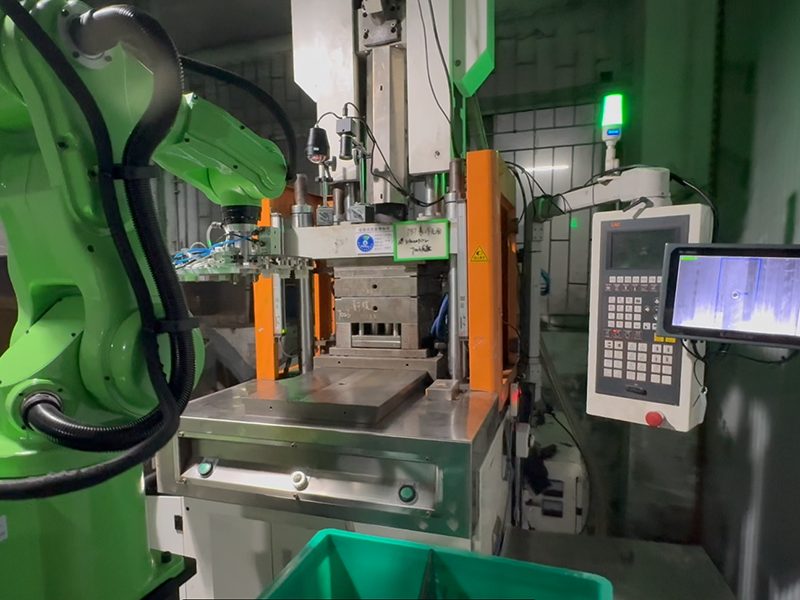 视觉铁片立式注塑供料自动化（阜昇）