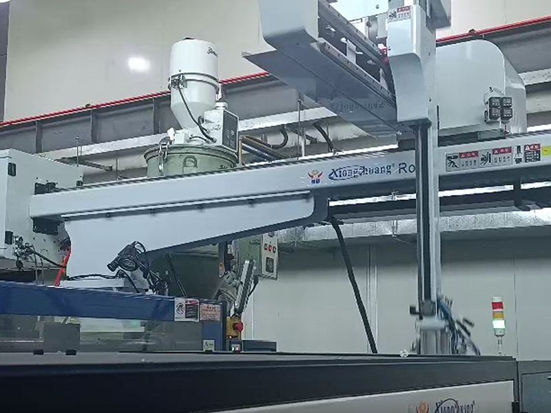 扇叶马达壳自动化埋入＋装盘（建准）